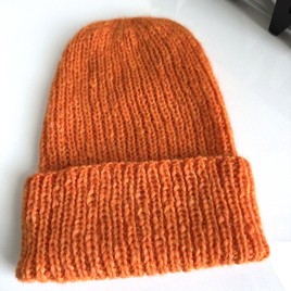Ciepła czapka ręcznie robiona wywijana CHMURKA Alpaka 38 Elektryzujący Pomarańcz
