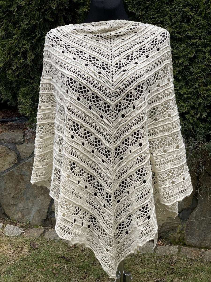 Ręcznie wykonana chusta z bawełną kremowa