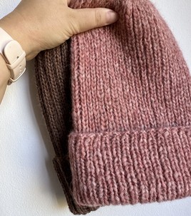 Ciepła czapka ręcznie robiona wywijana CHMURKA Alpaka 34 Różowy Marmur