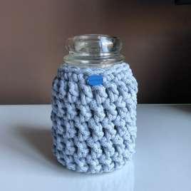 Ręcznie robiony Sweterek na świecę ze sznurka bawełnianego 400 błękit