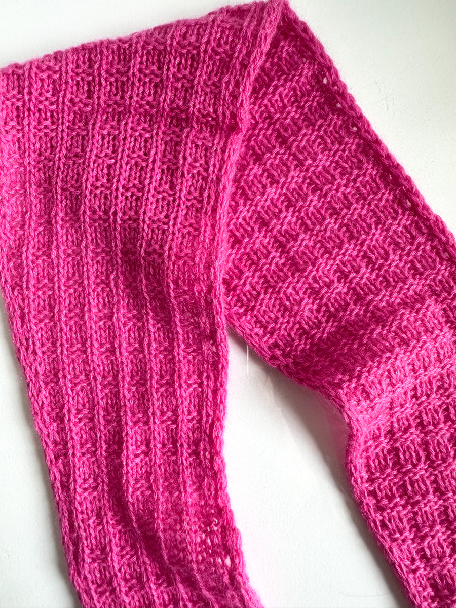 Słodki szalik, apaszka z merynosa Nitkowe Love 22 Magenta