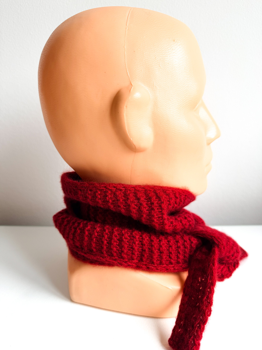 Small Cashmere and Silk Neck Scarf ELARA 714/162 Scarlatta
