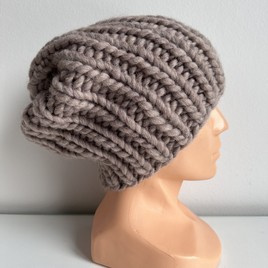 Ręcznie robiona czapka damska ASHER 100% Wełna owcza 06 Jasny Beż