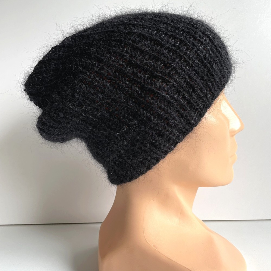 Handgemachte Damenmütze AUREA 100% Baby Merino plus Mohair und Seide 21/02 Schwarz