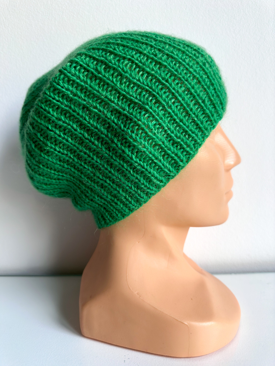 Handmade Czapka damska AUREA 100% Baby Merino plus moher i jedwab 31/48 Jaskrawozielony