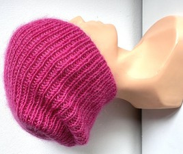 Handgemachte Damenmütze AUREA 100% Baby Merino plus Mohair und Seide 08/13 Fuchsia