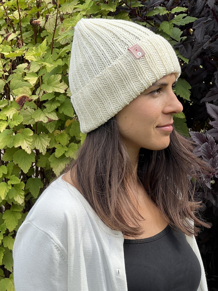 Wywijana czapka merino HELLI 100% Baby Merino 02 Ecru