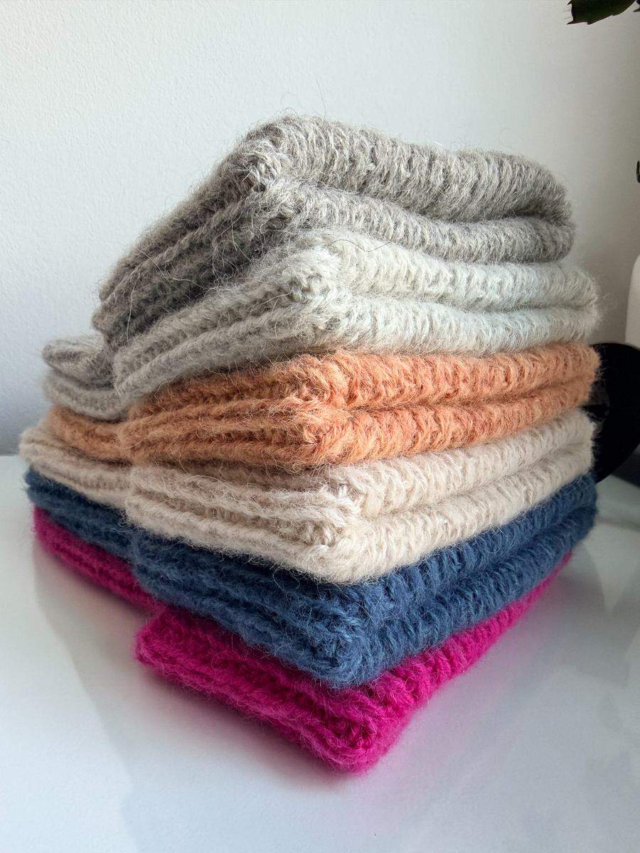 Ręcznie robiona czapka damska MORGANA Alpaka z Jedwabiem 9026/37 Blush