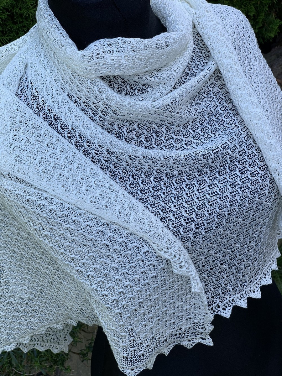 Elegancki, delikatny szal ślubny Nitkowe Love ecru 52x190 cm