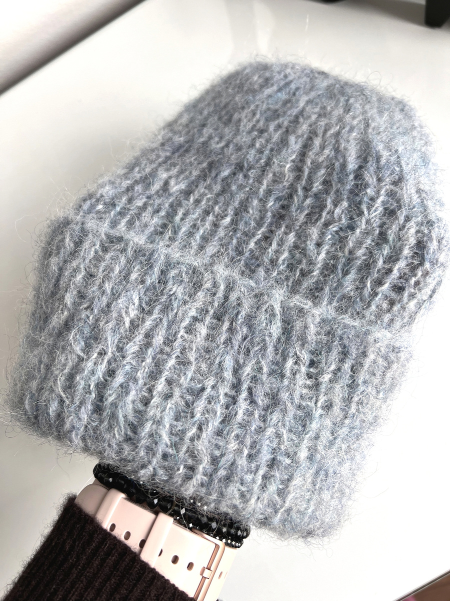 Ręcznie robiona czapka damska WATA CUKROWA Alpaka z Merynosem 02 Mgła