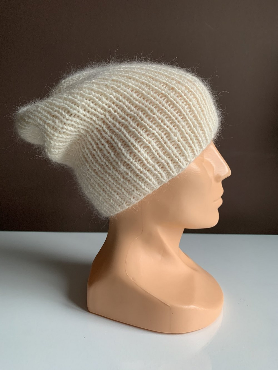 Handmade women’s hat AUREA 100% Baby Merino plus mohair and silk 02/01 Ecru
