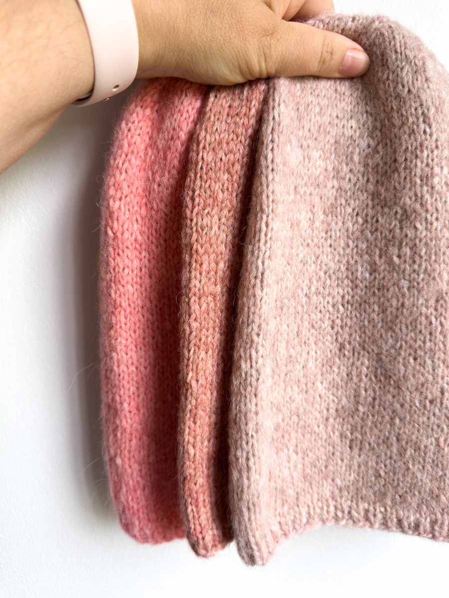 Ciepła czapka ręcznie robiona CHMURKA Alpaka 51 pustynna róża