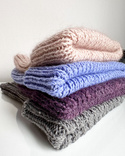 Handgemachte Damenmütze AUREA 100% Baby Merino plus Mohair und Seide 59/41 Weizenfarben