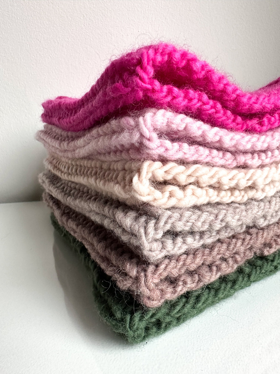 JANKA – gruba czapka zimowa damska z wełny Nitkowe Love 102 Marshmallow