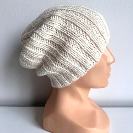 HELLI – czapka zimowa damska z wełny merino 100% Baby Merino 02 Ecru