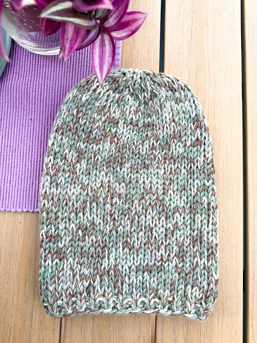 Nitkowe Love – czapka smerfetka z baby merino 100% odcienie zieleni i beżu zimowa unisex