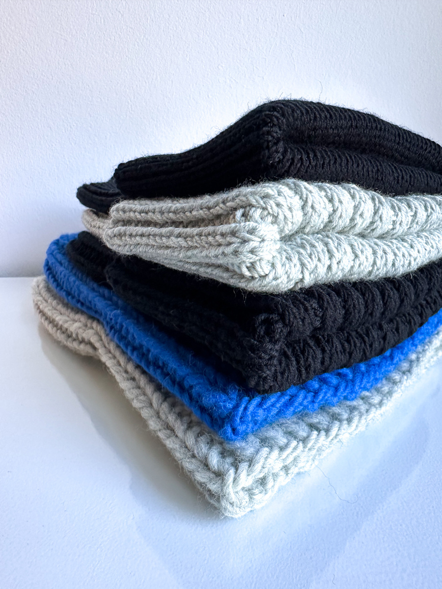 Ręcznie robiona czapka damska JANKA 100% Wełna owcza 104 Kobalt