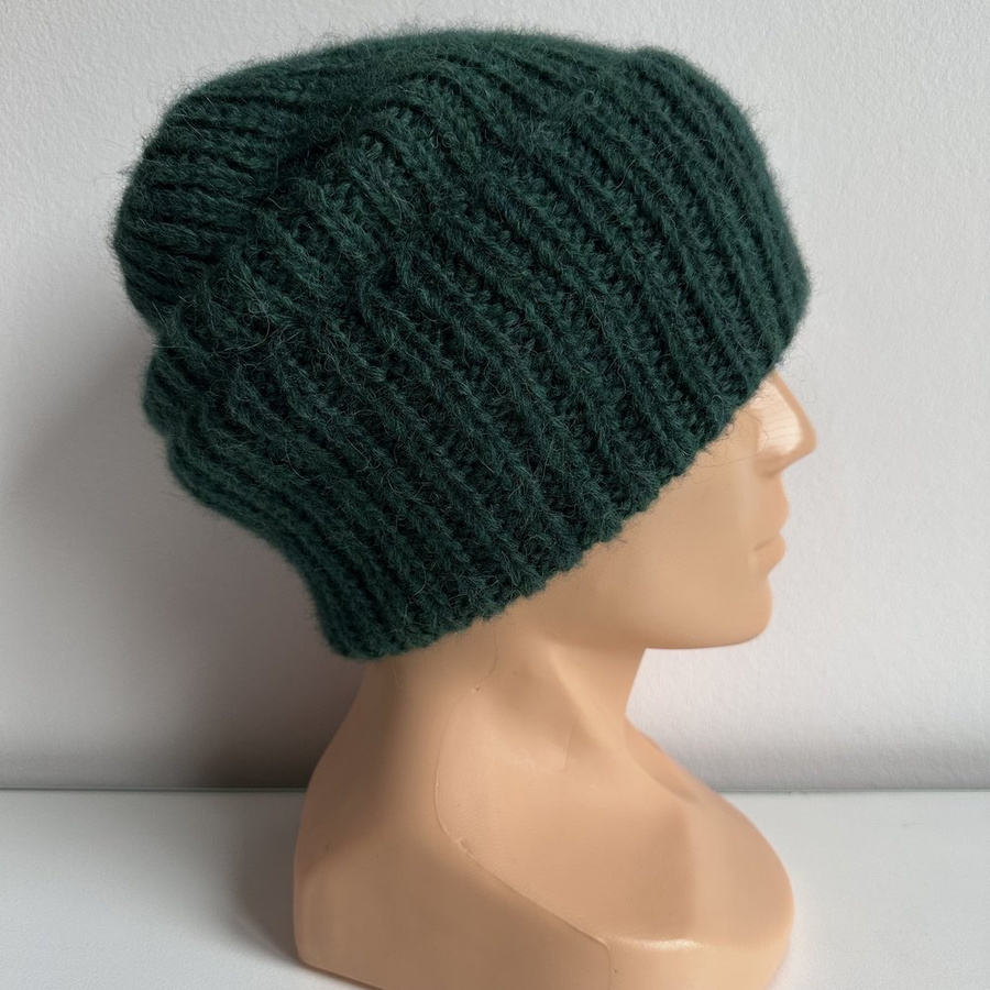 Ciepła czapka ręcznie robiona wywijana CHMURKA Alpaka 19 Zielony Leśny