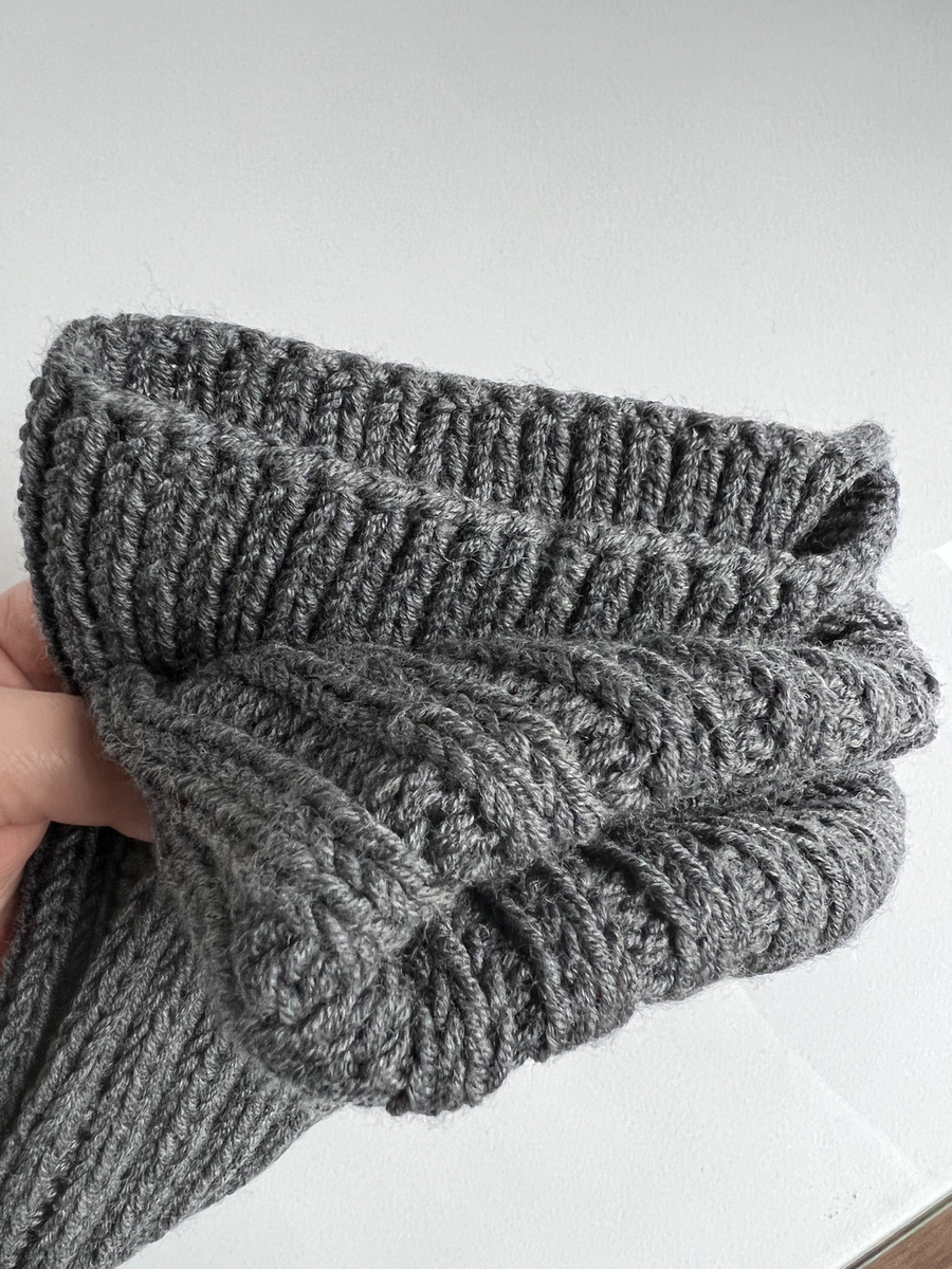 Wywijana czapka merino HELLI 100% Baby Merino 20 Ciemny Szary