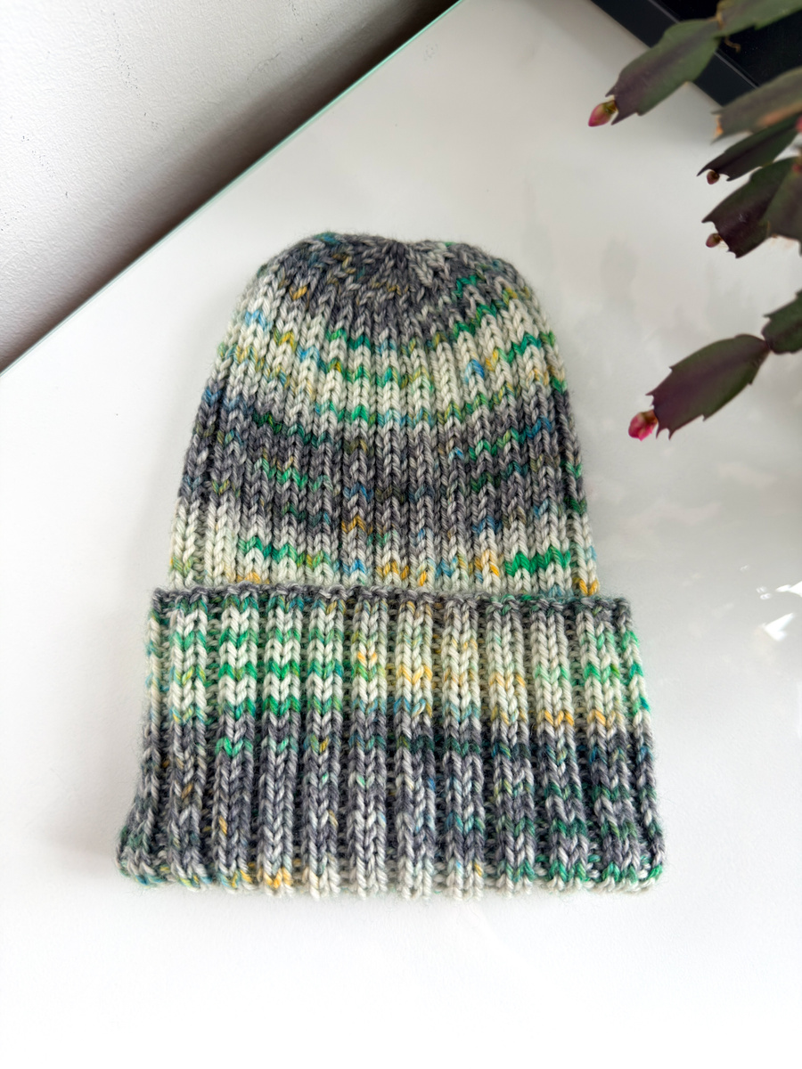 Wywijana czapka HELLI Print Merynos 20 zorza polarna