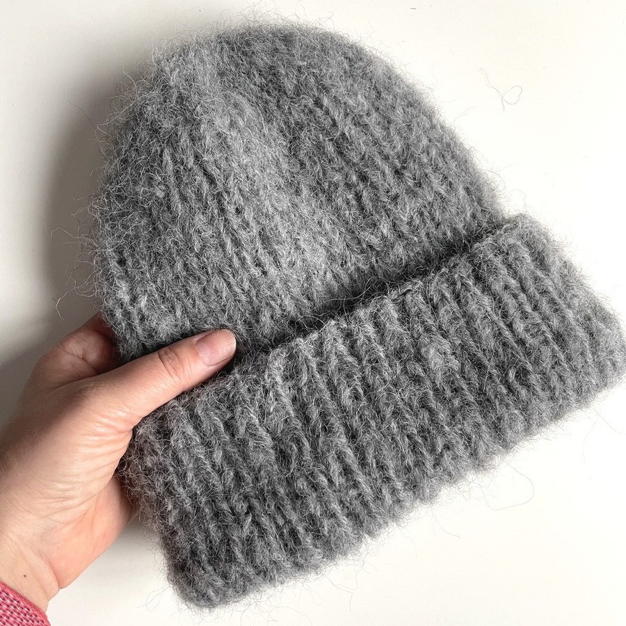 WATA CUKROWA – czapka z alpaki damska z merynosem 04 szary