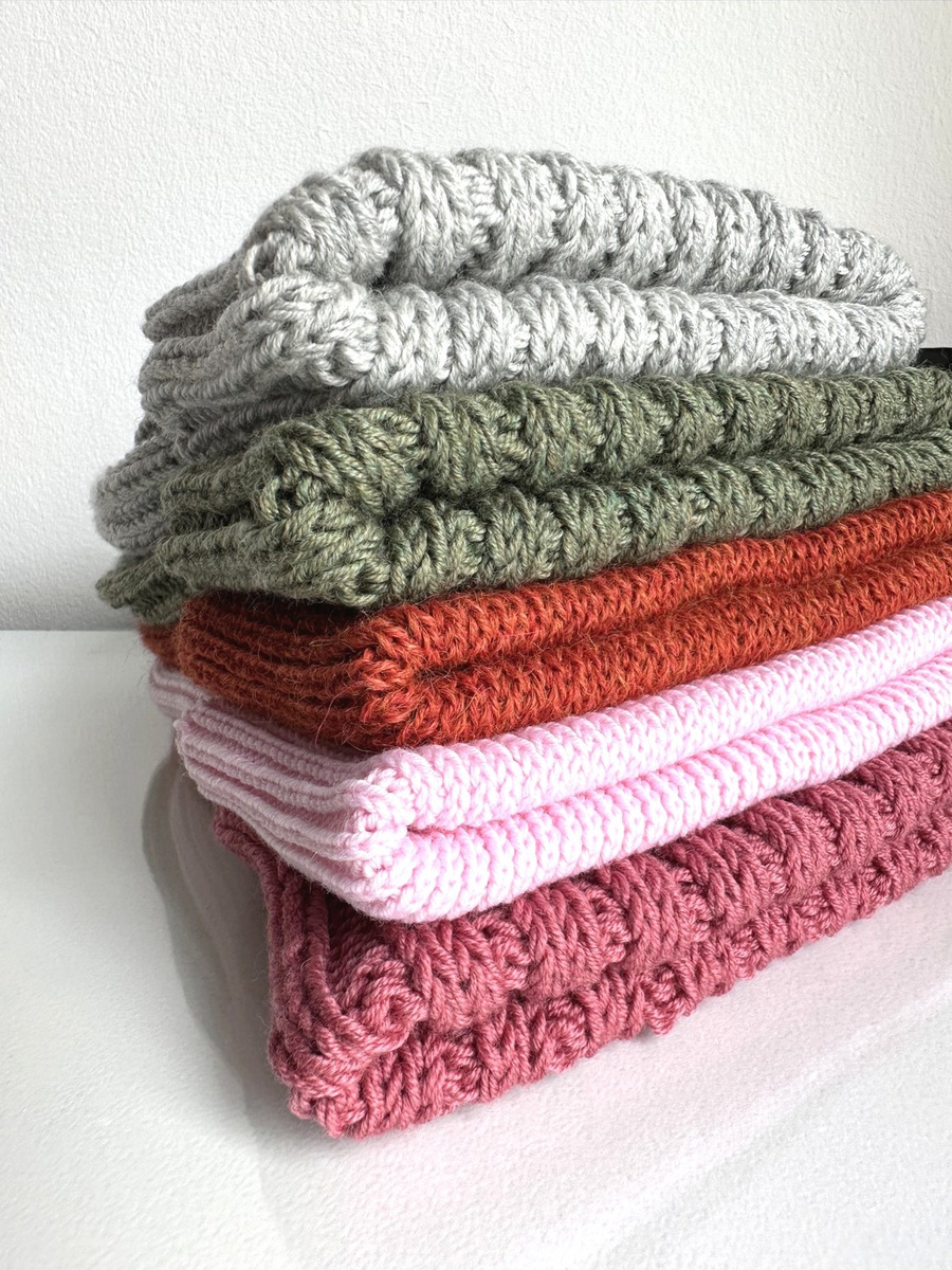 Wywijana czapka merino HELLI 100% Baby Merino 46 Herbaciany Róż