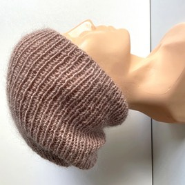 Handgemachte Damenmütze AUREA 100% Baby Merino plus Mohair und Seide 49/41 Wüstenrose