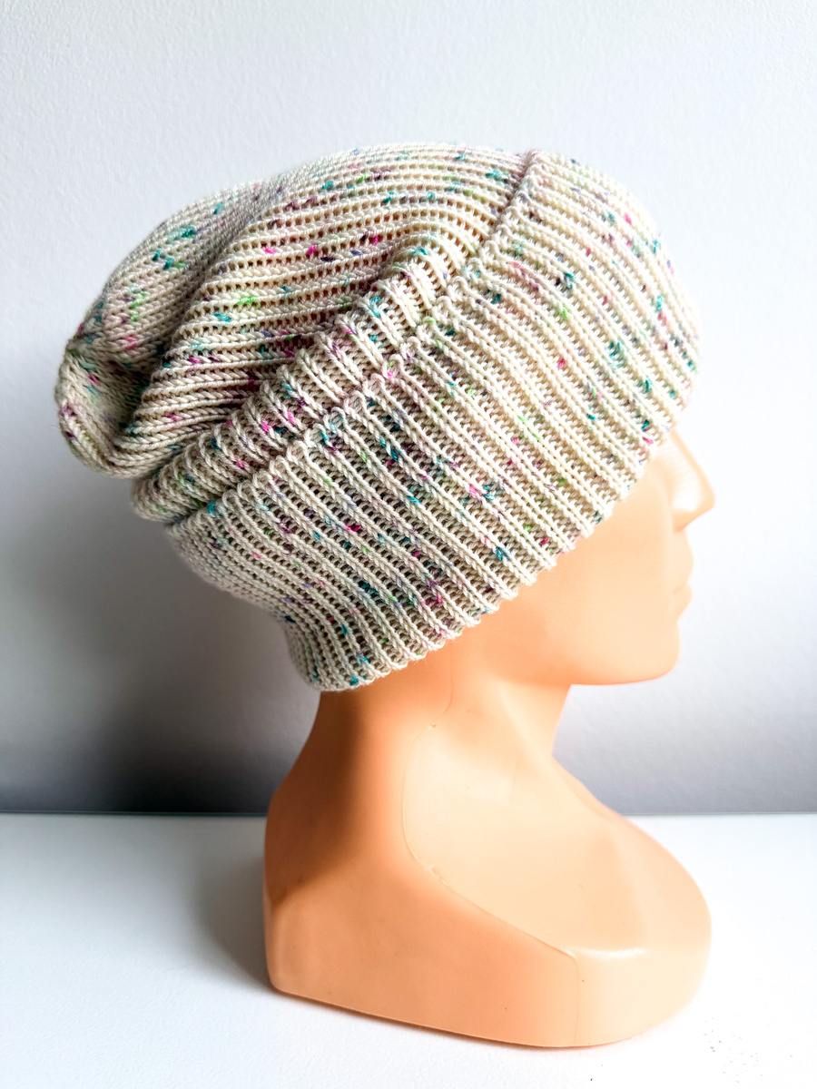 VARELLA Beanie-Mütze aus Baby-Merinowolle 101 Jagody & Śmietanka zimowa