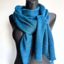 Ciepły i przytulny szal Nitkowe Love 30x180 cm 100% Baby Merino 21 czarny