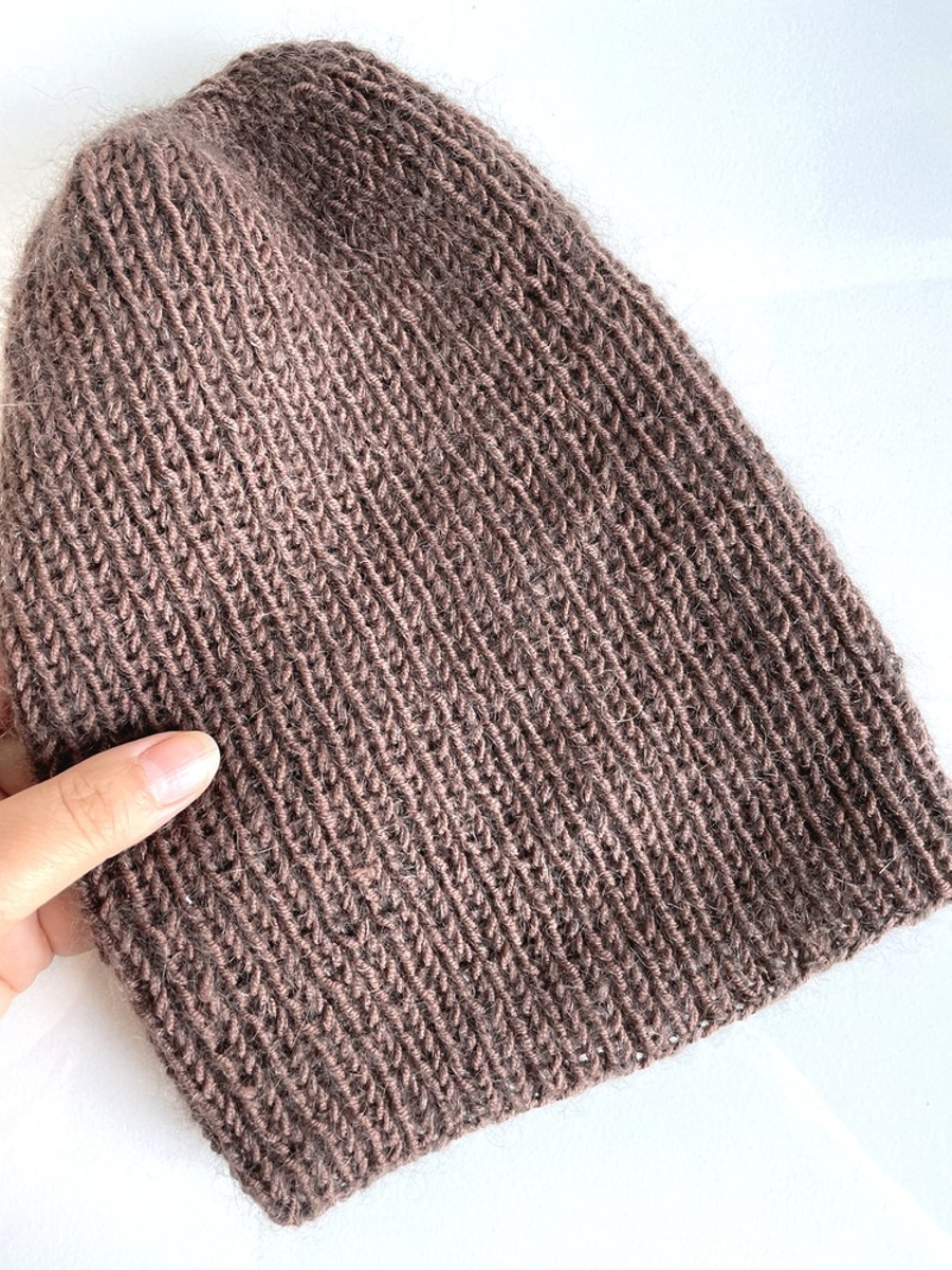 Handgemachte Damenmütze AUREA 100% Baby Merino plus Mohair und Seide 52/15 Zartbitterschokolade