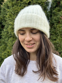 Ręcznie robiona czapka beanie MIRA 100% Merino plus moher i jedwab 01 Ecru