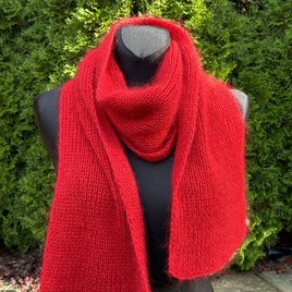 Ciepły i przytulny szal Nitkowe Love 30x180 cm  100% Baby Merino 21 czarny