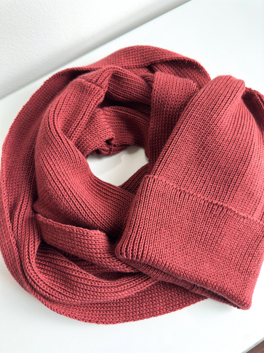 VARELLA – czapka zimowa merino 100% Baby Merino 51 bordowy beanie wywijana
