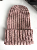 HELLI – wywijana czapka merino 100% Baby Merino 49 Pustynna Róża unisex zimowa