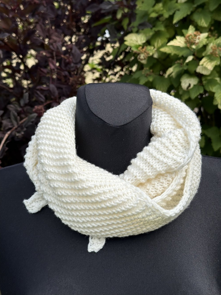 Wełniany chustoszal z merynosa Nitkowe Love 01 Ecru