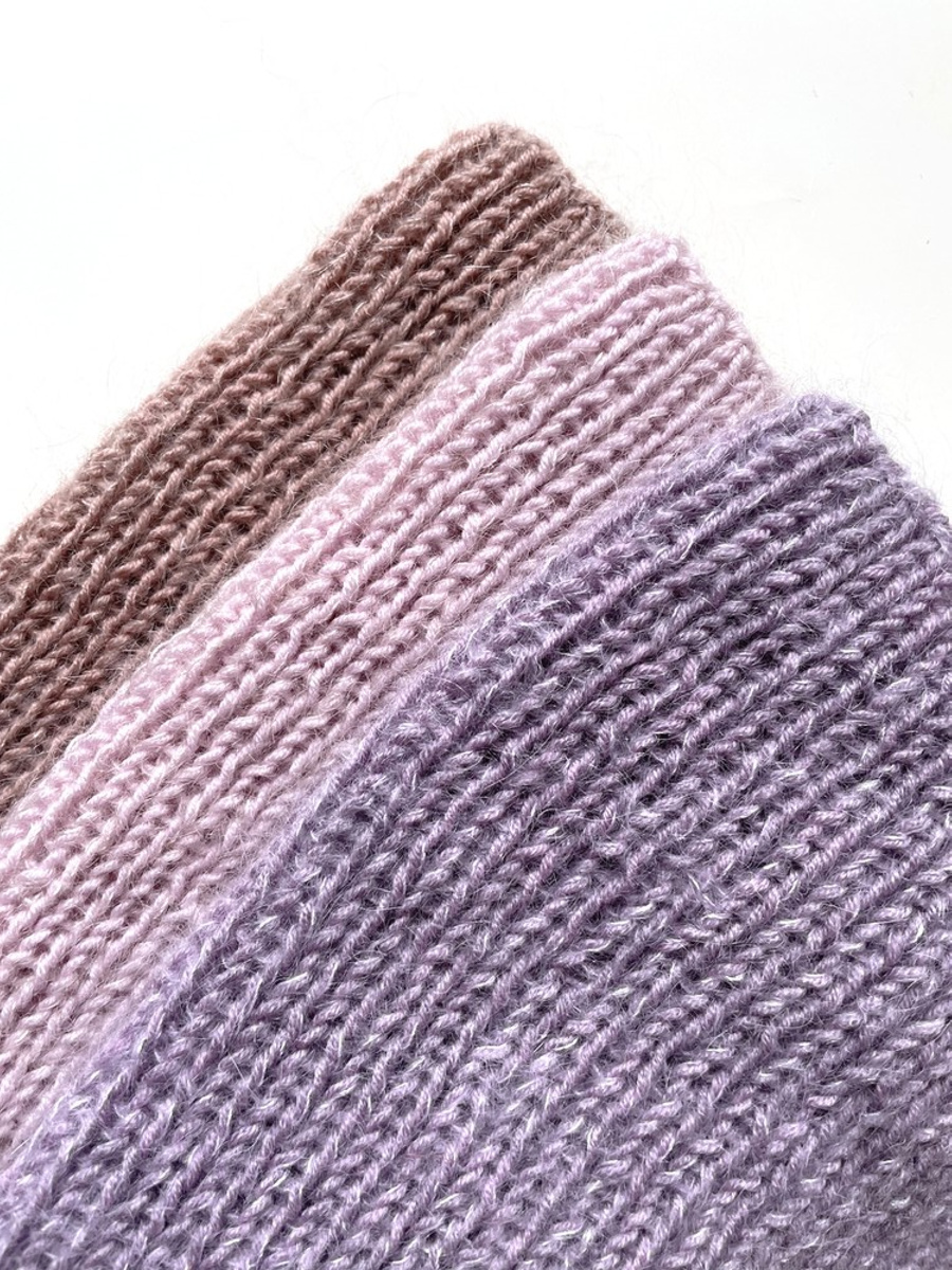 Handgestrickte Damenmütze AUREA 100% Baby Merino plus Mohair und Seide 39/09 Violette Orchidee
