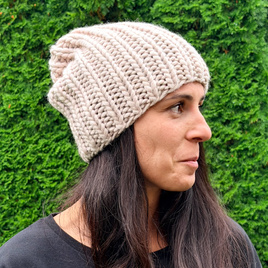 Ręcznie robiona czapka damska ASHER 100% Wełna owcza 01 Złamana Biel