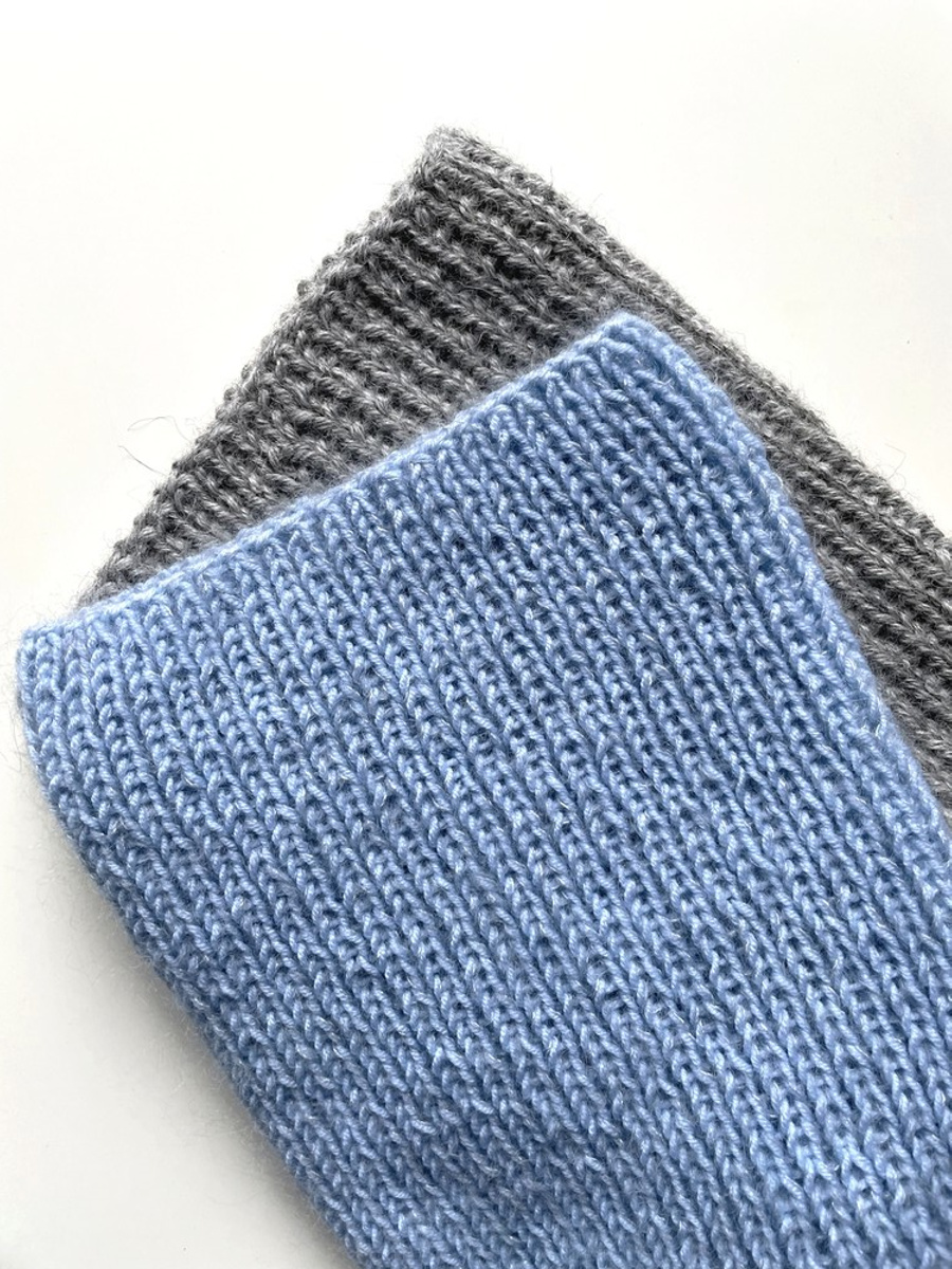 Handgemachte Damenmütze AUREA 100% Baby Merino plus Mohair und Seide 24/06 Hellblau