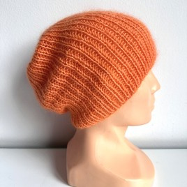 Handgemachte Damenmütze AUREA 100% Baby Merino plus Mohair und Seide 36/49 Orange