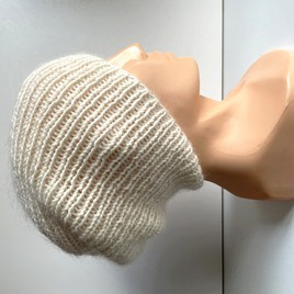 AUREA – ręcznie robiona ciepła czapka damska z baby merino + moher i jedwab 02/01 Ecru