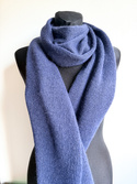 Ciepły i przytulny szal Nitkowe Love 220x32 cm 100% Alpaka 4305 Ciemne Indygo