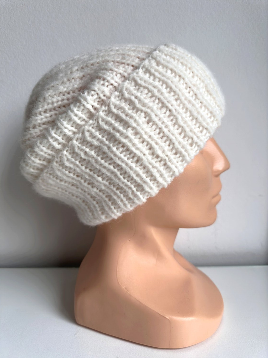 Ciepła czapka ręcznie robiona wywijana CHMURKA Alpaka 01 Ecru