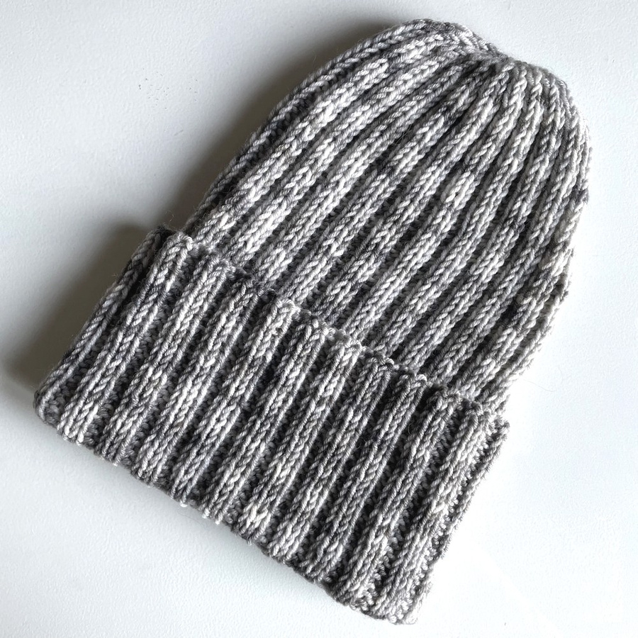 Wywijana czapka merino HELLI 100% Baby Merino Ręcznie Farbowana Szara