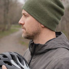 Czapka pod kask z wełny merino VARELLA 100% Baby Merino 38 Oliwka