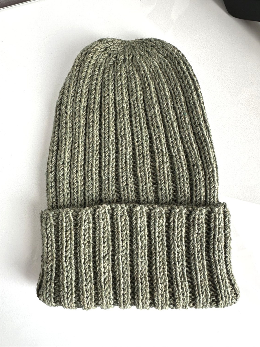 HELLI Beanie-Mütze mit Umschlag 100% Baby-Merinowolle 38 Oliv