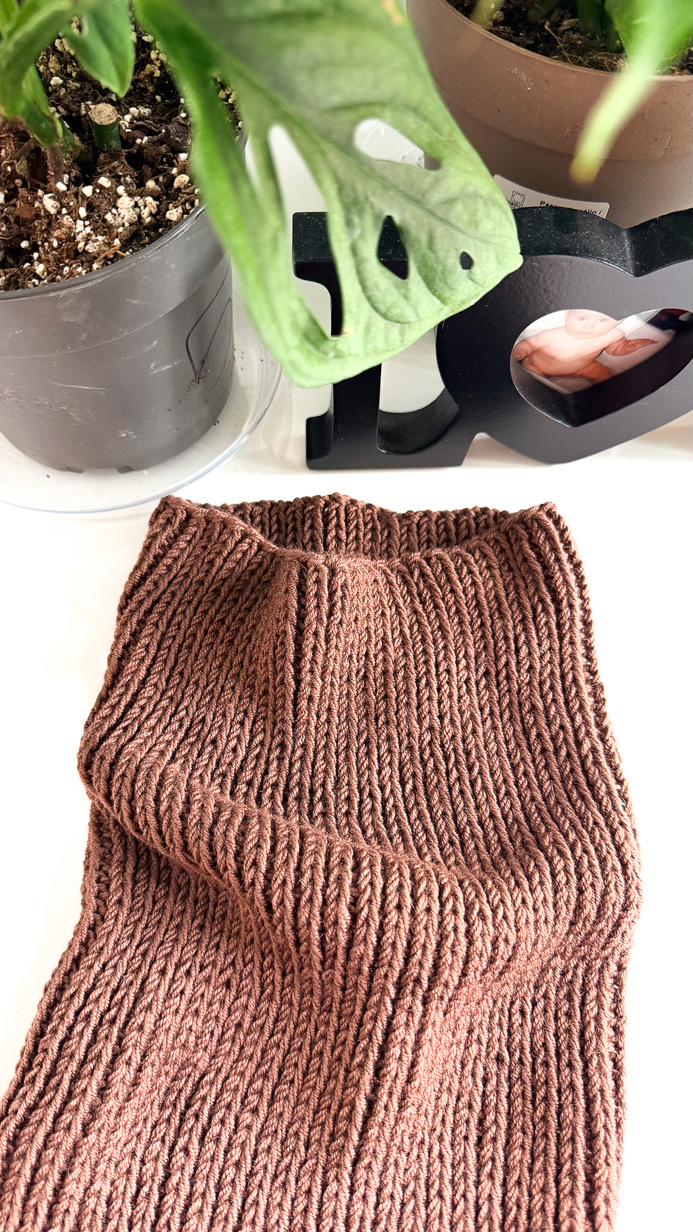 Ręcznie robiony KOMIN NANA 100% Baby Merino 52 Czekolada