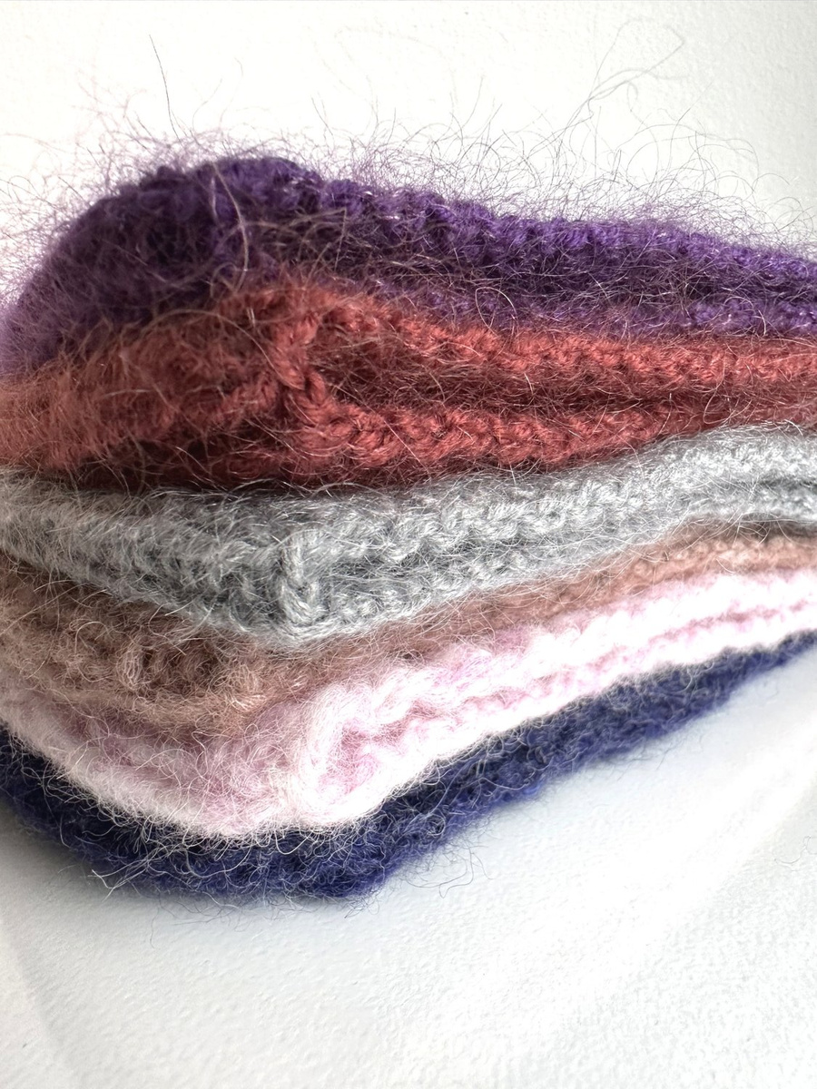 Handgemachte Damenmütze AUREA 100% Baby Merino plus Mohair und Seide 51/36 Bordeaux