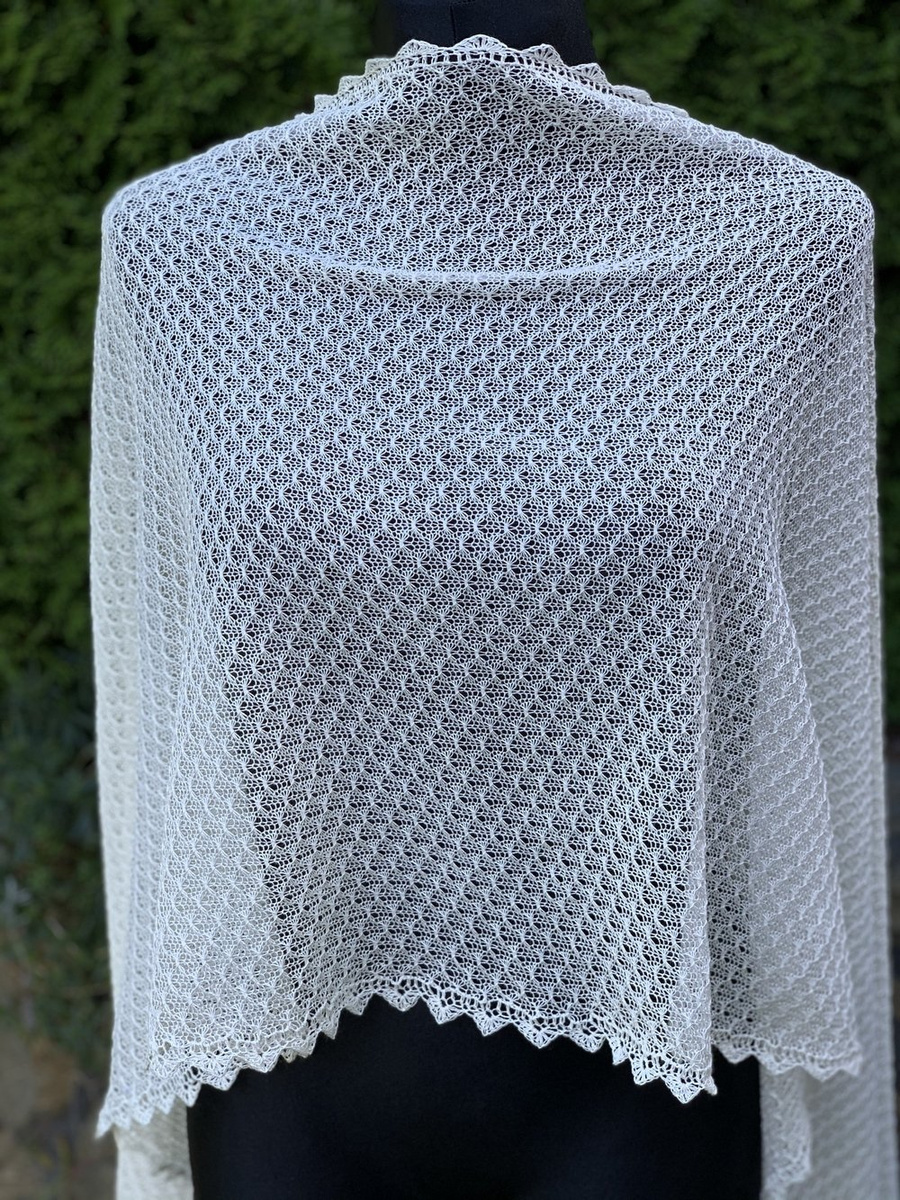 Elegancki, delikatny szal ślubny Nitkowe Love ecru 52x190 cm