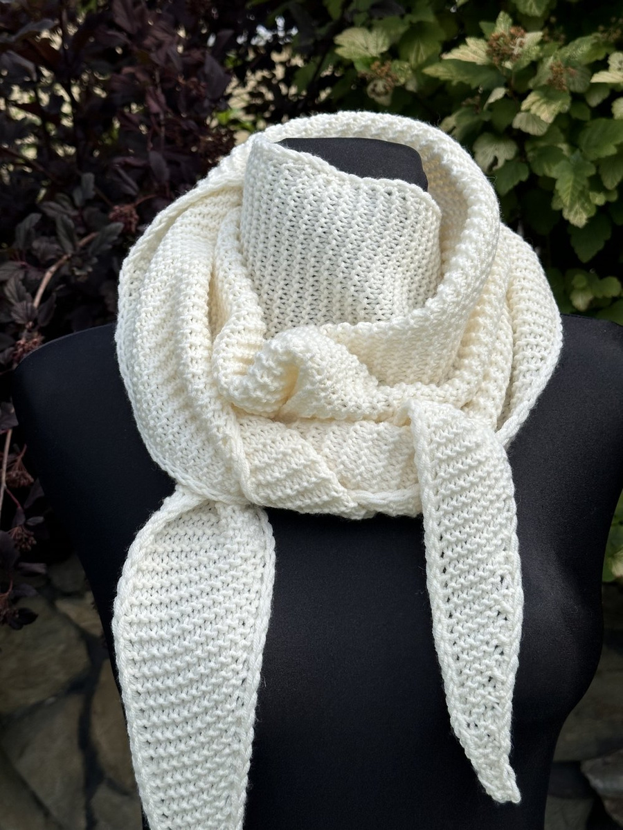 Wełniany chustoszal z merynosa Nitkowe Love 01 Ecru