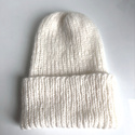 Ciepła czapka ręcznie robiona wywijana CHMURKA Alpaka 01 Ecru